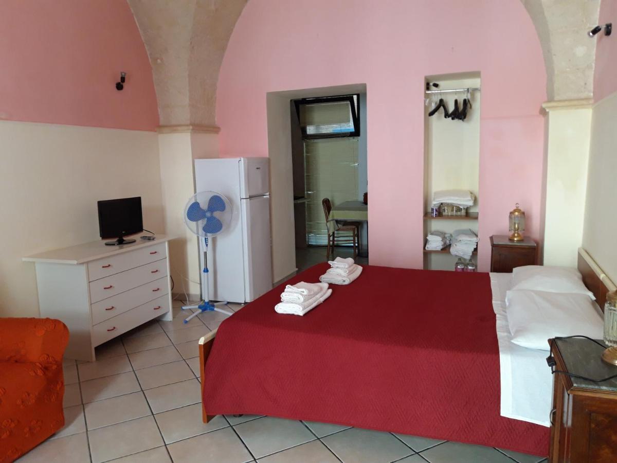 Centro Storico Apartment Brindisi Bagian luar foto
