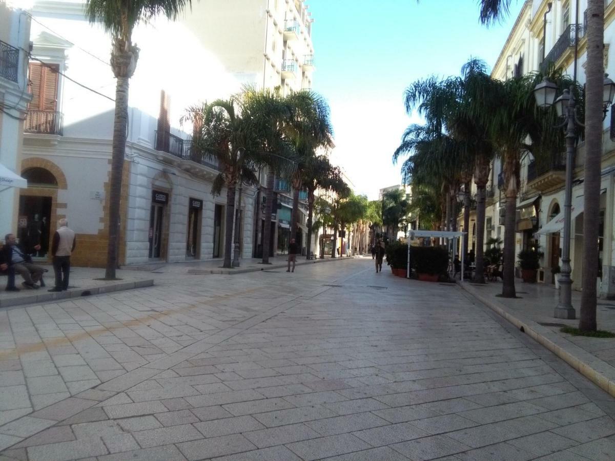 Centro Storico Apartment Brindisi Bagian luar foto